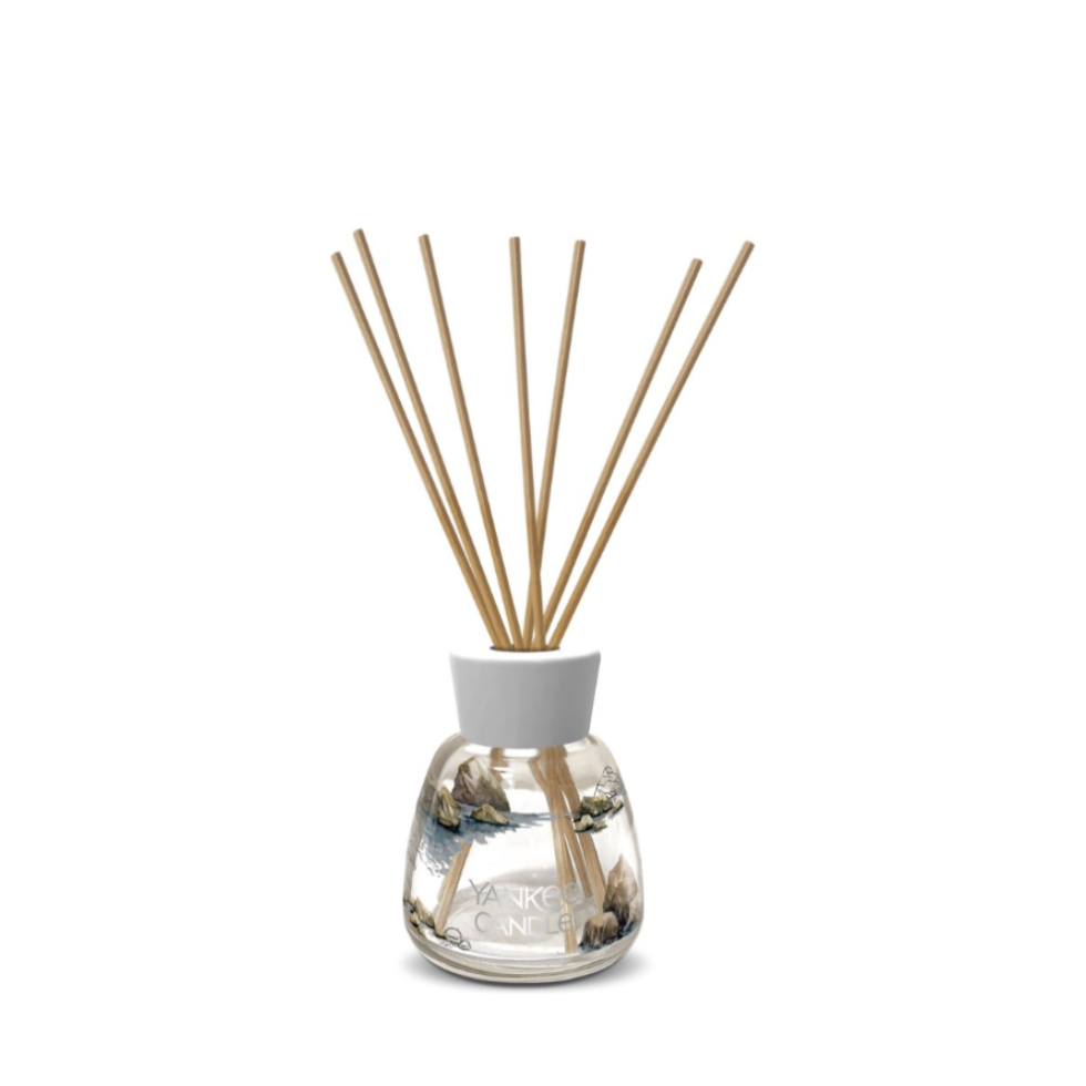 YC Bayside Cedar Signature Reed Diffuser 1